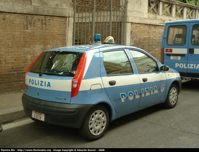 Fiat Punto II serie
Parole chiave: Fiat Punto II serie Reparto_Volo Festa_della_Polizia_2008 E9578