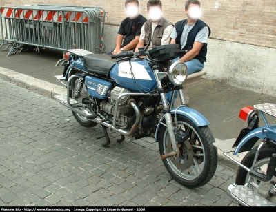 Moto Guzzi 850 T3
Polizia di Stato
Polizia Stradale
Parole chiave: Moto_Guzzi 850_T3 Polizia62596 Festa_della_polizia_2008