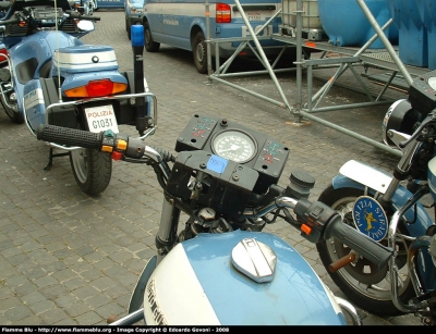 Moto Guzzi 850 T3
Polizia di Stato
Polizia Stradale
Parole chiave: Moto_Guzzi 850_T3 Polizia62613 Festa_della_polizia_2008