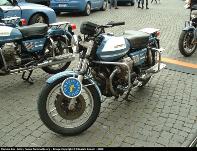 Moto Guzzi 850 T3
Polizia di Stato
Polizia Stradale
Parole chiave: Moto_Guzzi 850_T3 Polizia Festa_della_polizia_2008