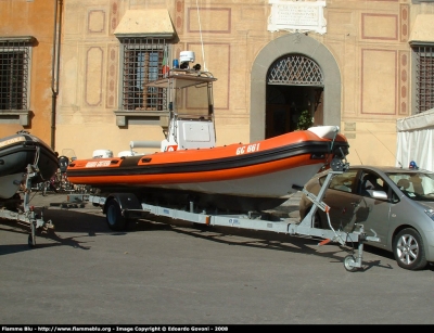 Gommone GC B61
Guardia Costiera
Parole chiave: Gommone GCB61 Giornate_della_Protezione_Civile_Pisa_2008