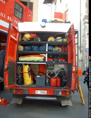 Iveco Daily 40-10 4x4 II serie
Vigili del Fuoco
Nucleo Saf
Comando di Pisa
Parole chiave: Iveco Daily_40-10_4x4_IIserie VF19924 Giornate_della_Protezione_Civile_Pisa_2008