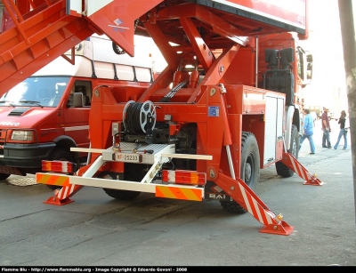 Mercedes-Benz Actros 1844 4x4 II serie
Vigili del Fuoco
Comando Provinciale di Pisa
Distaccamento Aeroportuale
Automezzo Soccorso Aeroportuale allestimento Bai
VF 25233
Parole chiave: Mercedes-Benz Actros_1844_4x4_IIserie VF25233 Giornate_della_Protezione_Civile_Pisa_2008