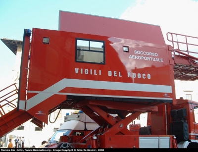 Mercedes-Benz Actros 1844 4x4 II serie
Vigili del Fuoco
Comando Provinciale di Pisa
Distaccamento Aeroportuale
Automezzo Soccorso Aeroportuale allestimento Bai
VF 25233
Parole chiave: Mercedes-Benz Actros_1844_4x4_IIserie VF25233 Giornate_della_Protezione_Civile_Pisa_2008