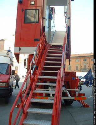 Mercedes-Benz Actros 1844 4x4 II serie
Vigili del Fuoco
Comando Provinciale di Pisa
Distaccamento Aeroportuale
Automezzo Soccorso Aeroportuale allestimento Bai
VF 25233
Parole chiave: Mercedes-Benz Actros_1844_4x4_IIserie VF25233 VF25233 Giornate_della_Protezione_Civile_Pisa_2008