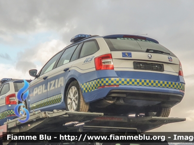 Skoda Octavia Wagon V serie
Polizia di Stato
Polizia Autostradale in servizio sulla rete Autostrade per l'Italia SPA
Allestimento Focaccia
Decorazione Grafica Artlantis
Con nuova decorazione
Parole chiave: Skoda Octavia_Wagon_Vserie