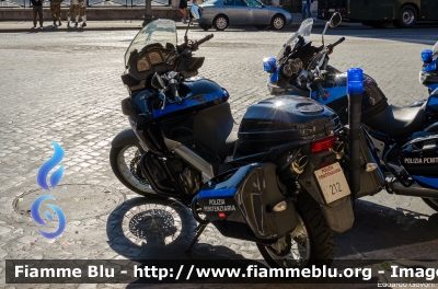 Aprilia Caponord 1000 II serie
Polizia Penitenziaria
Motocicletta Utilizzata dal Nucleo Radiomobile per i Servizi Istituzionali
POLIZIA PENITENZIARIA 212
Parole chiave: Aprilia Caponord_1000_IIserie POLIZIAPENITENZIARIA212 Festa_della_Repubblica_2014