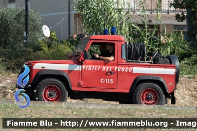 Land Rover Defender 90
Vigili del Fuoco
Comando Provinciale di Firenze
VF 21682
Parole chiave: Land-Rover Defender_90 VF21682