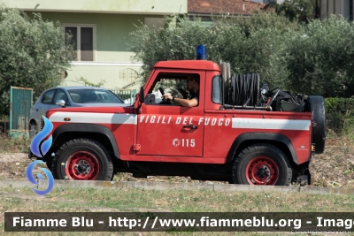 Land Rover Defender 90
Vigili del Fuoco
Comando Provinciale di Firenze
VF 21682
Parole chiave: Land-Rover Defender_90 VF21682