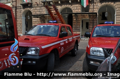 Mitsubishi L200 III serie
Vigili del Fuoco
Comando Provinciale di Torino
Distaccamento Volontario di Rivoli (TO)
VF 23737
Parole chiave: Mitsubishi L200_IIIserie VF23737 Raduno_ANVVF_2011