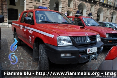 Mitsubishi L200 III serie
Vigili del Fuoco
Comando Provinciale di Torino
Distaccamento Volontario di Luserna San Giovanni (TO)
VF 23743
Parole chiave: Mitsubishi L200_IIIserie VF23743 Raduno_ANVVF_2011