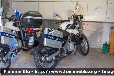 Bmw F650GS II serie
Polizia Locale Venezia
Codice Mezzo: 14
POLIZIA LOCALE YA 02661
Parole chiave: Bmw F650GS_IIserie POLIZIALOCALEYA02661