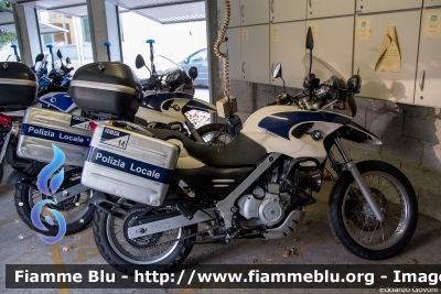 Bmw F650GS II serie
Polizia Locale Venezia
Codice Mezzo: 14
POLIZIA LOCALE YA 02661
Parole chiave: Bmw F650GS_IIserie POLIZIALOCALEYA02661