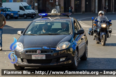 Fiat Nuova Bravo
Polizia Penitenziaria
Autovettura Utilizzata dal Nucleo Radiomobile per i Servizi Istituzionali
POLIZIA PENITENZIARIA 742 AE
Parole chiave: Fiat Nuova_Bravo POLIZIAPENITENZIARIA742AE Festa_della_Repubblica_2014