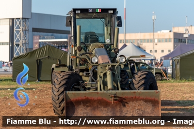 New Holland RG170.B
Aeronautica Militare Italiana
2° Reparto Genio AM - Ciampino (RM)
8° Gruppo Genio Campale
AM BN 470
Parole chiave: New-Holland RG170.B AMBN470