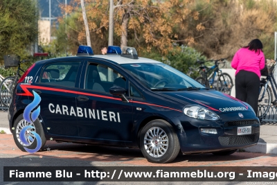 Fiat Punto VI serie
Carabinieri
Polizia Militare presso l'Aereonautica Militare
4° Stormo
AM CR 387
Parole chiave: Fiat Punto_VIserie AMCR387