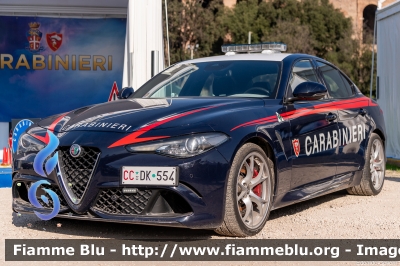 Alfa Romeo Nuova Giulia Quadrifoglio
Carabinieri
Nucleo Operativo Radiomobile Roma
CC DK 554
Parole chiave: Alfa-Romeo Nuova_Giulia_Quadrifoglio CCDK554