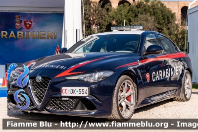 Alfa Romeo Nuova Giulia Quadrifoglio
Carabinieri
Nucleo Operativo Radiomobile Roma
CC DK 554
Parole chiave: Alfa-Romeo Nuova_Giulia_Quadrifoglio CCDK554