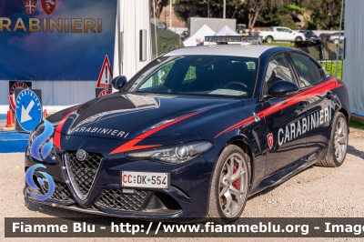 Alfa Romeo Nuova Giulia Quadrifoglio
Carabinieri
Nucleo Operativo Radiomobile Roma
CC DK 554
Parole chiave: Alfa-Romeo Nuova_Giulia_Quadrifoglio CCDK554