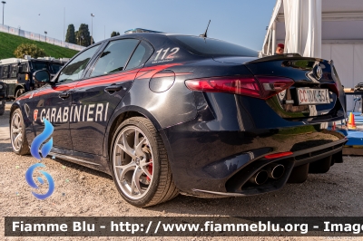 Alfa Romeo Nuova Giulia Quadrifoglio
Carabinieri
Nucleo Operativo Radiomobile Roma
CC DK 554
Parole chiave: Alfa-Romeo Nuova_Giulia_Quadrifoglio CCDK554