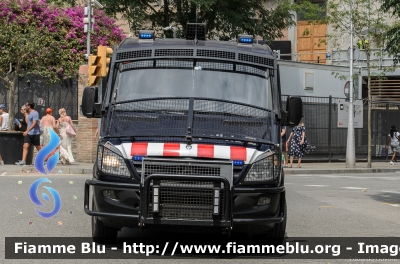 Mercedes-Benz Sprinter III serie
España - Spagna
Mossos d'Esquadra
Brigada Mòbil
CME 0115
Parole chiave: Mercedes-Benz Sprinter_IIIserie CME0115