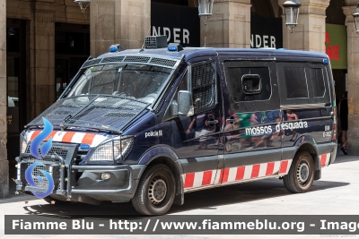 Mercedes-Benz Sprinter III serie
España - Spagna
Mossos d'Esquadra
Brigada Mòbil
CME 0118
Parole chiave: Mercedes-Benz Sprinter_IIIserie CME0118