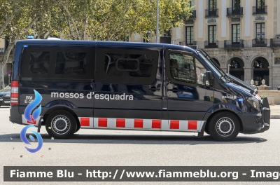 Mercedes-Benz Sprinter III serie restyle
España - Spagna
Mossos d'Esquadra
Brigada Mòbil
CME 0192
Parole chiave: Mercedes-Benz Sprinter_IIIserie_restyle CME0192