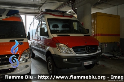 Mercedes-Benz Sprinter 4x4 III serie
Croce Rossa Italiana
Comitato Provinciale di Bolzano-Bozen
Posto Medico Avanzato
CRI 809 AB
Parole chiave: Mercedes-Benz Sprinter_4x4_IIIserie CRI809AB