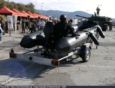 Gommone
Carabinieri
II Brigata Mobile
I Reggimento Paracadutisti Tuscania
Gruppo Intervento Speciale (G.I.S.)
Parole chiave: Gommone GIS CCBY705