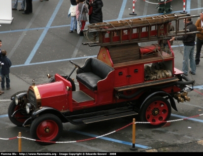 Fiat 15 Ter
Corpo Pompieri Civici Genova
Collezione Storica del Comando Provinciale di Genova
Anno 1916
Parole chiave: Fiat 15_Ter VF festa_forze_armate