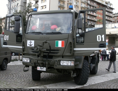 Iveco EuroCargo 100E21 4x4 II Serie
Marina Militare Italiana
Servizio Antincendio Presso la Base Maristaeli Luni
MM BK 574
Parole chiave: Iveco EuroCargo_100E21_4x4_IIserie MMBK574 festa_forze_armate