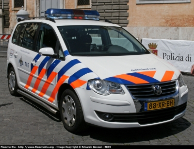 Volkswagen Touran II serie
Nederland - Paesi Bassi
Politie
Gelderland-Zuid Zone
Parole chiave: Volkswagen Touran_IIserie Festa_della_Polizia_2009