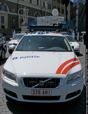 Volvo V70 III serie
Koninkrijk België - Royaume de Belgique - Königreich Belgien - Belgio
Police Fédérale
Wegpolitie - Polizia Stradale
Parole chiave: Volvo V70_IIIserie Festa_della_Polizia_2009
