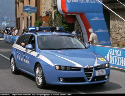 Alfa Romeo 159 Sportwagon
Polizia di Stato
Polizia Stradale in scorta al Giro D'Italia 2009
POLIZIA F9327
Parole chiave: Alfa-Romeo 159_Sportwagon PoliziaF9327 Giro_d'Italia_2009