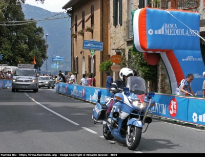 Bmw r850rt II serie
Polizia di Stato
Polizia Stradale in scorta al Giro D'Italia 2009
moto dotata di bandierina rossa, precede l'ultimo veicolo della carovana
Parole chiave: Bmw r850rt_IIserie Polizia Giro_d'Italia_2009