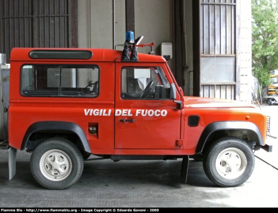 Land Rover Defender 90
Vigili del Fuoco
Distaccamento Aeroportuale di Pisa
VF 18617
Parole chiave: Land-Rover Defender_90 VF18617