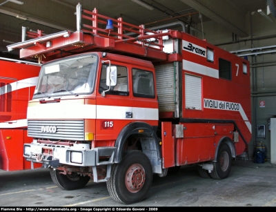 Iveco Sivi 190-30 4x4
Vigili del Fuoco
Distaccamento Aeroportuale di Pisa
VF 16824
Parole chiave: Iveco-Sivi 190-30_4x4 VF16824