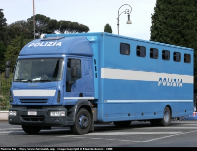 Iveco EuroCargo 160E28 II serie
Polizia di Stato
Reparto a Cavallo
POLIZIA F5453
Parole chiave: Iveco EuroCargo_160E28_IIserie PoliziaF5453 Festa_della_Repubblica_2009