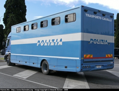 Iveco EuroCargo 160E28 II serie
Polizia di Stato
Reparto a Cavallo
POLIZIA F5453
Parole chiave: Iveco EuroCargo_160E28_IIserie PoliziaF5453 Festa_della_Repubblica_2009