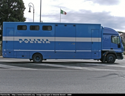 Iveco EuroCargo 160E28 II serie
Polizia di Stato
Reparto a Cavallo
POLIZIA F5453
Parole chiave: Iveco EuroCargo_160E28_IIserie PoliziaF5453 Festa_della_Repubblica_2009