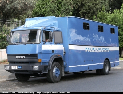 Iveco 175-24
Polizia di Stato
Reparto a Cavallo
POLIZIA 70443
Parole chiave: Iveco 175-24 Polizia70443 Festa_della_Repubblica_2009