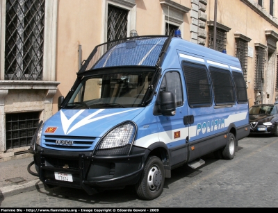 Iveco Daily IV serie
Polizia di Stato
Reparto Mobile
POLIZIA F7874
Parole chiave: Iveco Daily_IVserie PoliziaF7874 Festa_della_Repubblica_2009