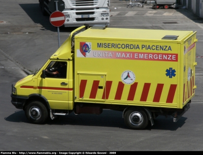 Iveco Daily 4x4 II serie
Misericordia di Piacenza
Unità Maxi Emergenze
Parole chiave: Iveco Daily_4x4_IIserie Misericordia_Piacenza