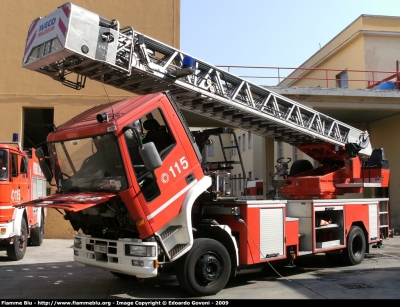 Iveco EuroFire 150E27 I serie
Vigili del Fuoco
Comando Provinciale di Pescara
VF 19922
Parole chiave: Iveco EuroFire_150E27_Iserie VF19922