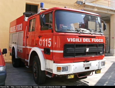 Iveco OM 160
Vigili del Fuoco
Comando Provinciale di Pescara
AutoPompaSerbatoio allestimento Baribbi
VF 13195
Parole chiave: Iveco OM 160 VF13195