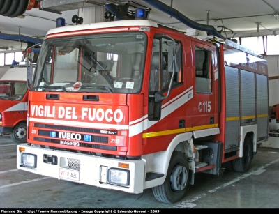 Iveco City2000 100E21 I serie
Vigili del Fuoco
Comando Provinciale di Chieti
AutoPompaSerbatoio allestimento Iveco-Magirus
VF 21820
Parole chiave: Iveco City2000_100E21_Iserie VF21820