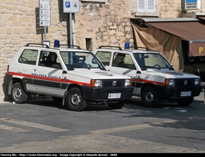 Fiat Panda 4x4 II serie
Repubblica di San Marino
Polizia Civile
POLIZIA 121
POLIZIA 123
Parole chiave: Fiat Panda_4x4_IIserie RSM_Polizia_121 RSM_Polizia_123