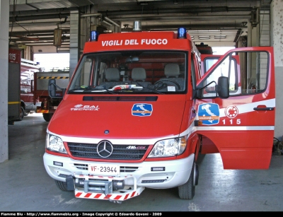 Mercedes-Benz Sprinter II serie
Vigili del Fuoco
Comando Provinciale di Bologna
VF 23944
Parole chiave: Mercedes-Benz Sprinter_IIserie VF23944