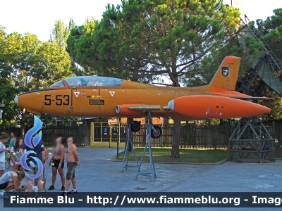 Aermacchi MB-326
Aeronautica Militare Italiana
5° Stormo
Esposto presso il parco divertienti "Mirabilandia"
MM54387
Parole chiave: Aermacchi MB-326