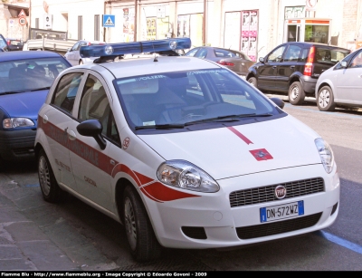 Fiat Grande Punto
32 - Polizia Municipale Cascina (PI)
Allestito Ciabilli
Parole chiave: Fiat Grande_Punto